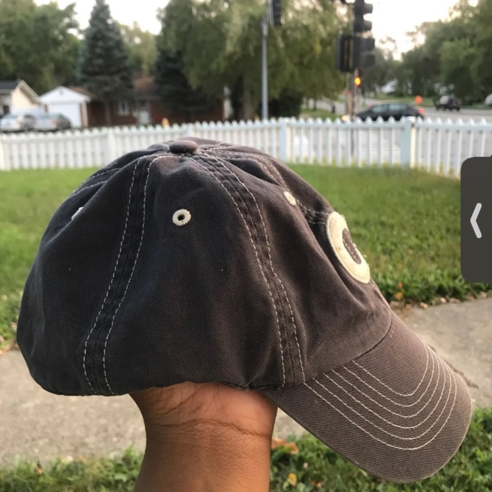 Cubs hat - Picture 4 of 6
